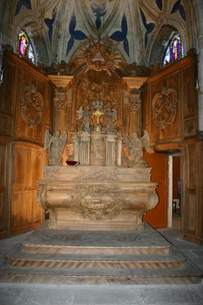 autel, gradins d'autel, tabernacle, 2 statues : anges (maître-autel), vue générale