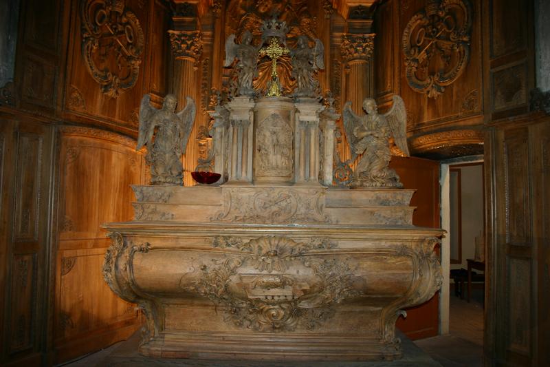 autel, gradins d'autel, tabernacle, 2 statues : anges (maître-autel), vue générale