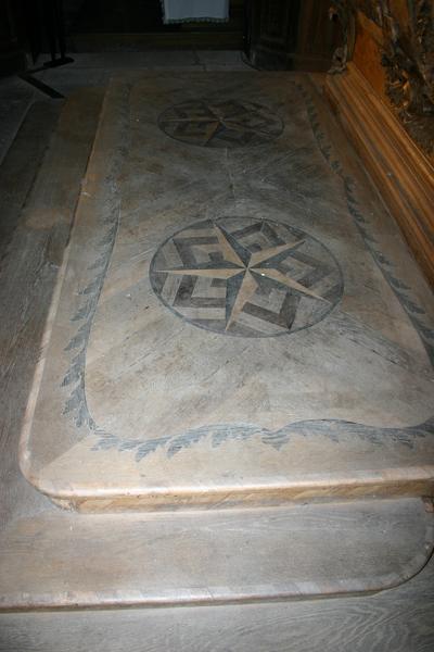 maître-autel, détail de l'estrade