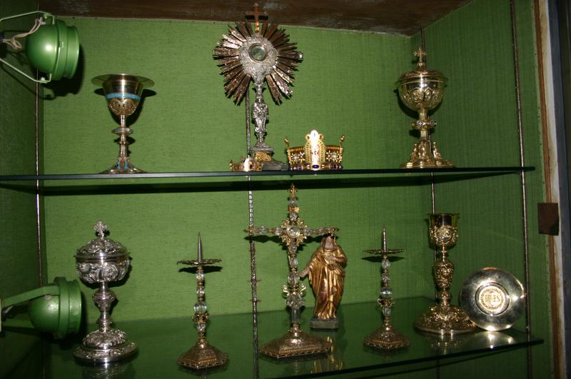 croix, chandeliers (2), vue générale