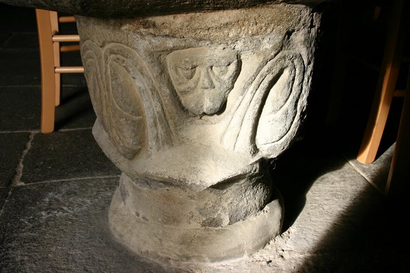 bénitier, chapiteau, vue générale - © Ministère de la Culture (France), Conservation des antiquités et objets d'art du Puy-de-Dôme – Tous droits réservés