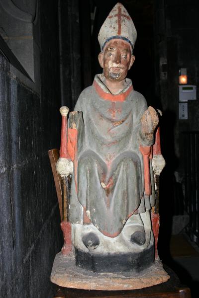 statue : saint Nectaire en majesté, vue générale