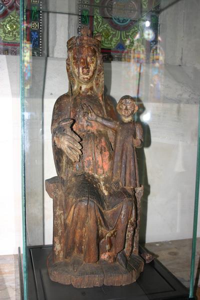 Statue : Vierge à l'Enfant assise