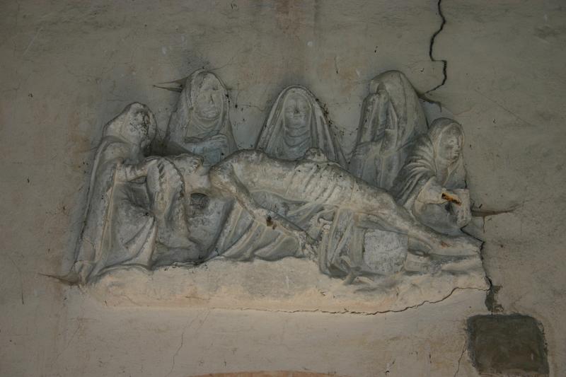 Bas-relief : Vierge de Pitié entre les saintes femmes et saint Jean (la)