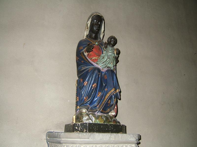 statue : Vierge noire assise, vue générale