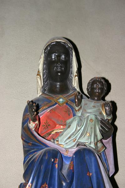 statue : Vierge noire assise, vue partielle