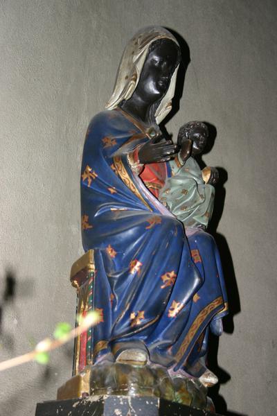 statue : Vierge noire assise, vue générale