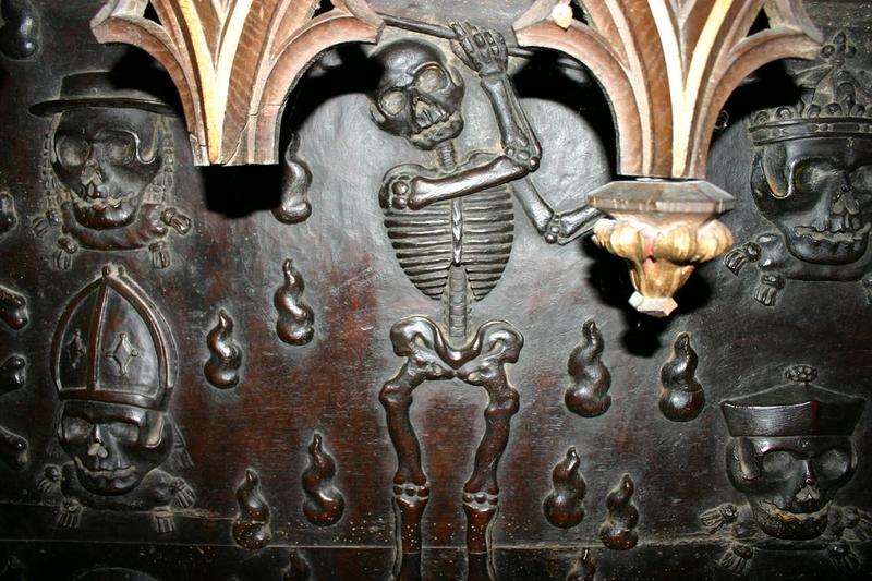bas-relief : danse macabre (la), détail - © Ministère de la Culture (France), Conservation des antiquités et objets d'art du Puy-de-Dôme – Tous droits réservés