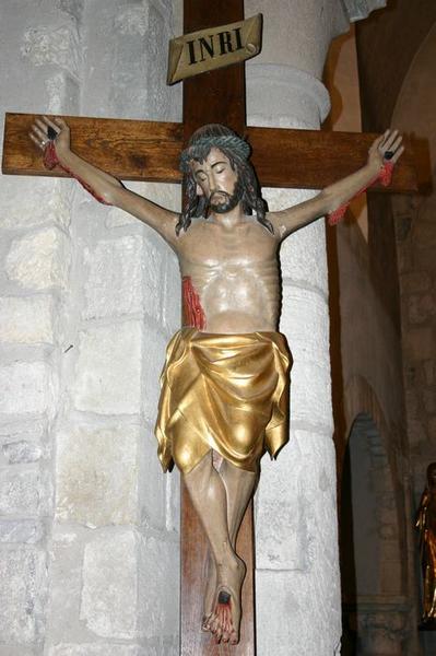 statue : Christ en croix, vue générale