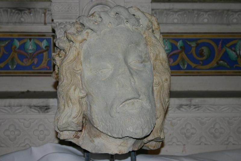 tête de Christ de Pitié couronné d'épines, vue générale