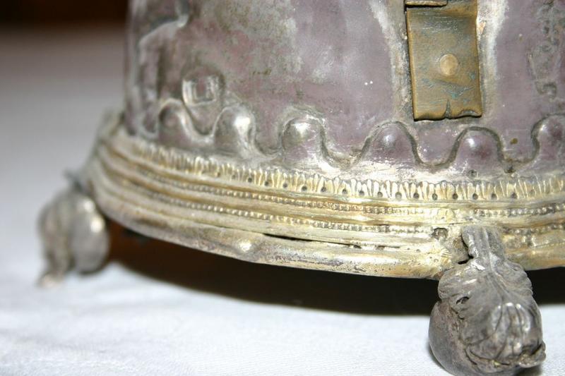 bras-reliquaire, détail de la base - © Ministère de la Culture (France), Conservation des antiquités et objets d'art du Puy-de-Dôme – Tous droits réservés