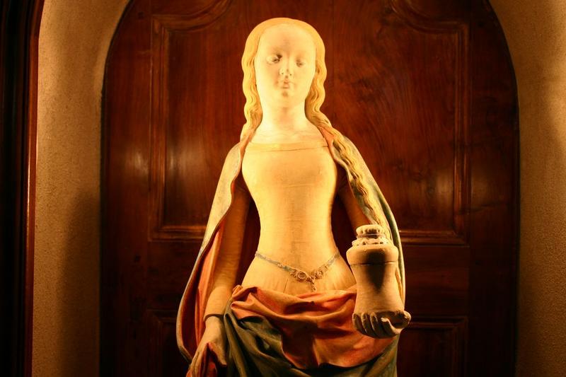 statuette : sainte Madeleine, vue partielle - © Ministère de la Culture (France), Conservation des antiquités et objets d'art du Puy-de-Dôme – Tous droits réservés