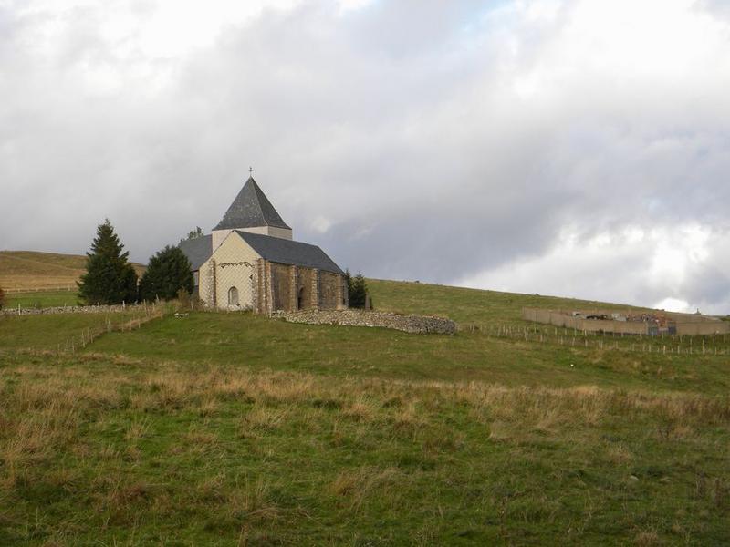 vue générale de l'église dans son environnement