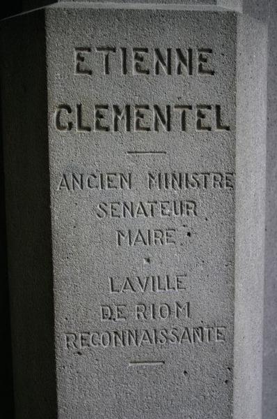 buste d'Etienne Clémentel, vue générale du socle