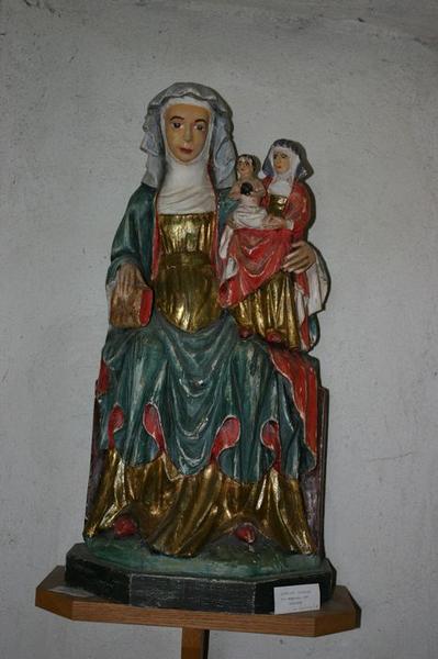 groupe sculpté : sainte Anne la Vierge et l'enfant Jésus, vue générale - © Ministère de la Culture (France), Conservation des antiquités et objets d'art du Puy-de-Dôme – Tous droits réservés