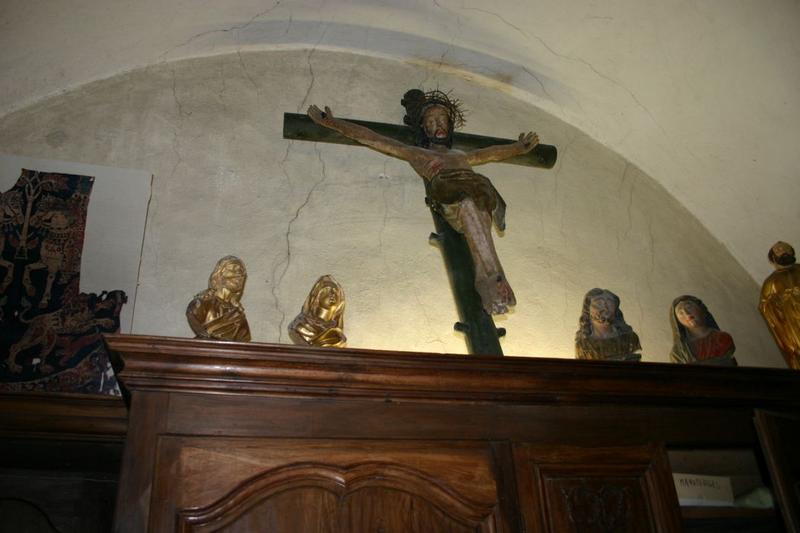 statue (crucifix) : Christ en croix, vue générale