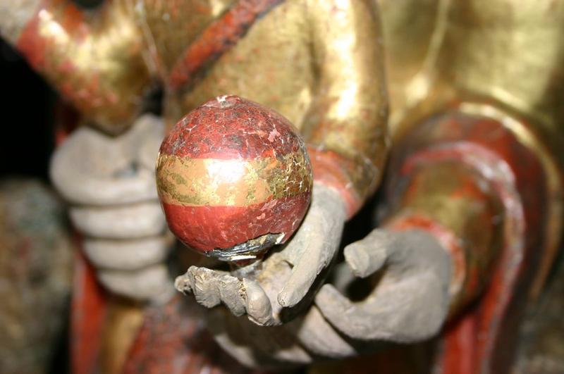 statue : Vierge à l'enfant, détails des mains droites