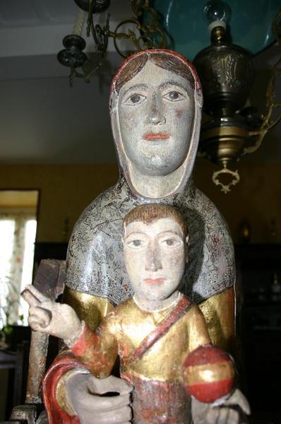 statue : Vierge à l'enfant, vue partielle