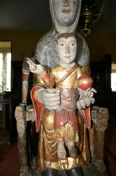statue : Vierge à l'enfant, vue partielle