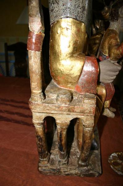 statue : Vierge à l'enfant, profil droit, vue partielle