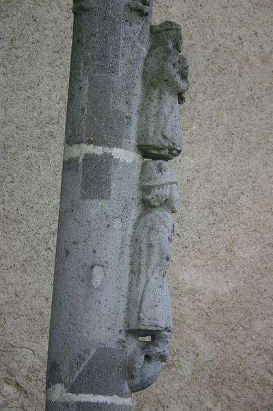 Croix de cimetière : vue partielle