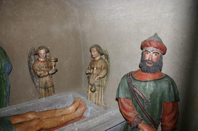 groupe sculpté : Mise au tombeau (la), vue partielle