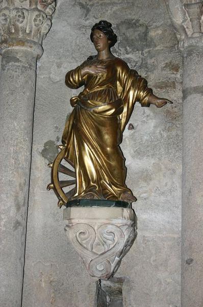 statue : sainte Catherine, vue générale