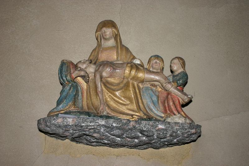 groupe sculpté : Vierge de pitié, vue générale