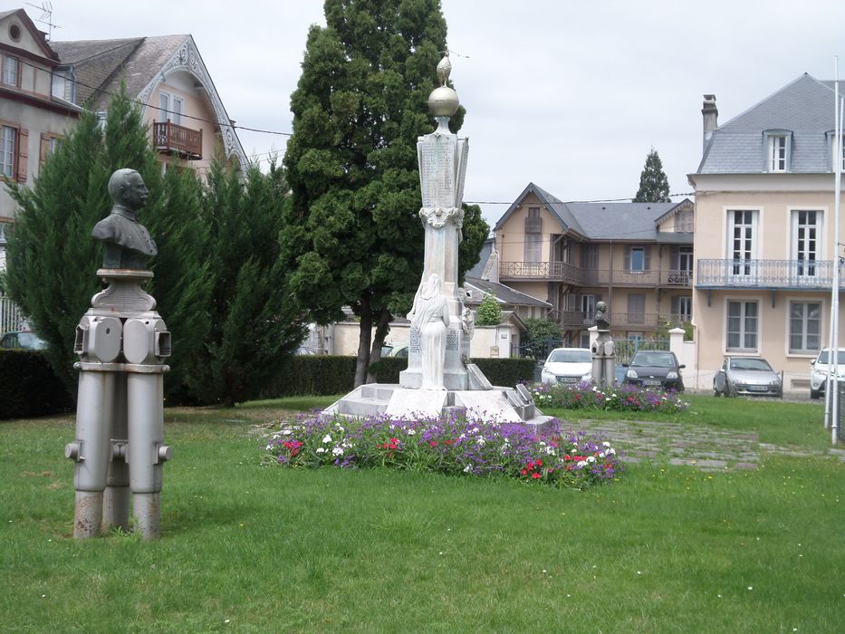 Monument aux morts, vue générale