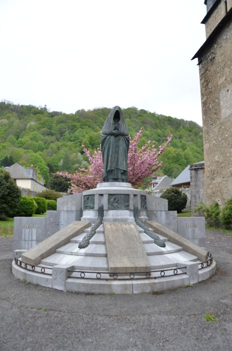 Monument aux morts, vue générale