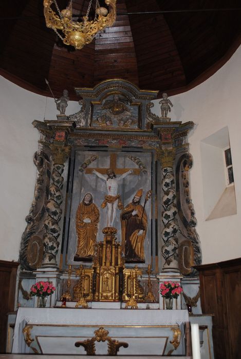 autel (maître-autel), tabernacle, quatre chandeliers d'autel et retable - © Ministère de la Culture (France), Conservation des antiquités et des objets d’art des Hautes-Pyrénées, tous droits réservés
