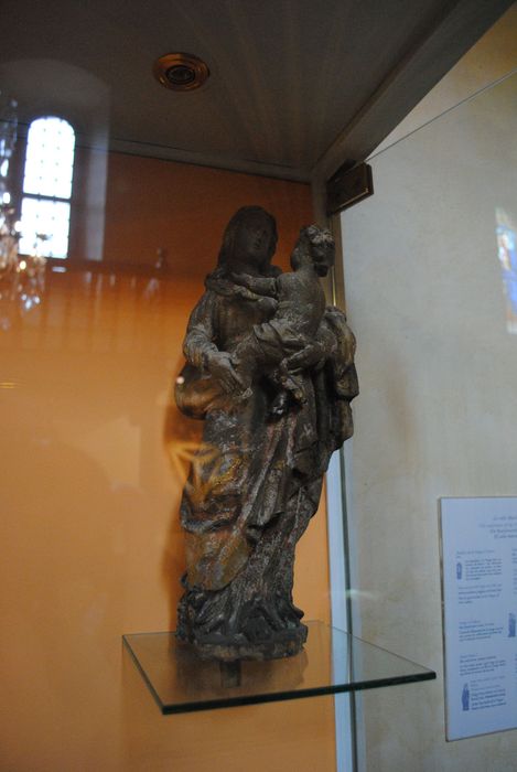 statue (statuette) : Vierge à l'Enfant couronnée sur le croissant de lune - © Ministère de la Culture (France), Conservation des antiquités et des objets d’art des Hautes-Pyrénées, tous droits réservés