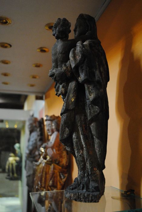 statue (statuette) : Vierge à l'Enfant couronnée sur le croissant de lune - © Ministère de la Culture (France), Conservation des antiquités et des objets d’art des Hautes-Pyrénées, tous droits réservés