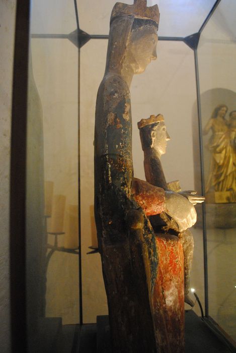 statue : Vierge à l'Enfant assise