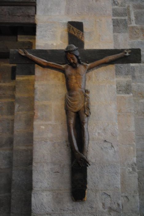 statue : Christ en croix