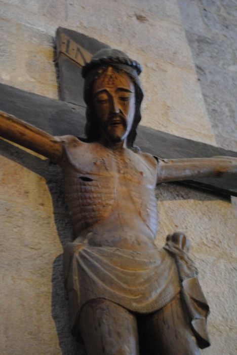 statue : Christ en croix