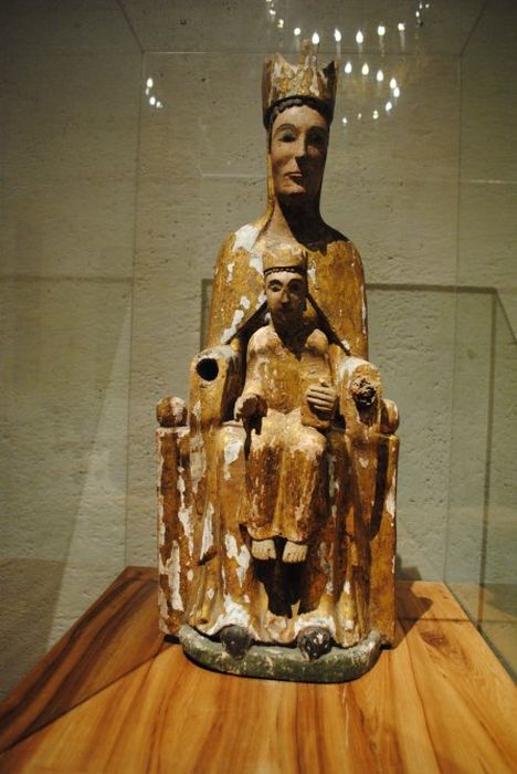 statue dite Vierge noire des croisades : Vierge à l'Enfant assise