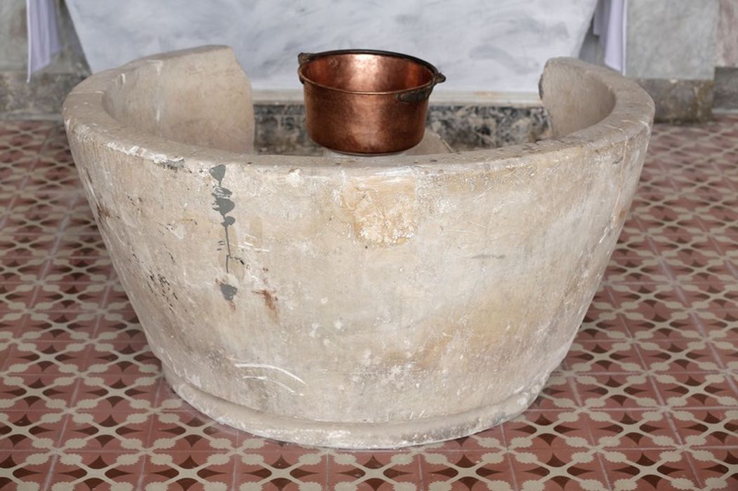 fonts baptismaux (cuve baptismale)