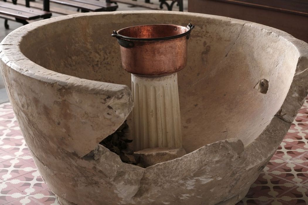 fonts baptismaux (cuve baptismale)