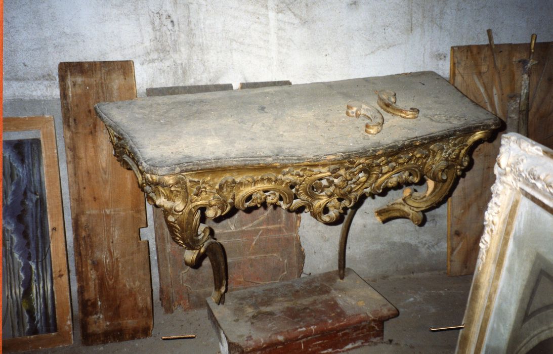 console - © Ministère de la Culture (France), Centre de conservation et de restauration du patrimoine des Pyrénées-Orientales – Tous droits réservés