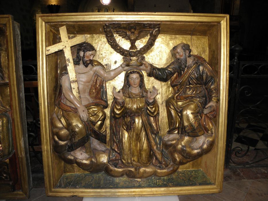 bas-relief du retable du Rosaire : le Couronnement de la Vierge - © Ministère de la Culture (France), Centre de conservation et de restauration du patrimoine des Pyrénées-Orientales – Tous droits réservés