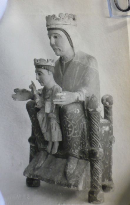 Statue : Vierge assise