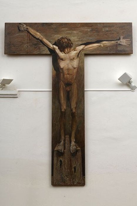panneau peint du Christ en croix