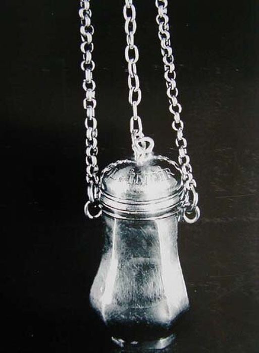 ampoule à huile des malades (chrémeau) - © Ministère de la Culture (France), Centre de conservation et de restauration du patrimoine des Pyrénées-Orientales – Tous droits réservés
