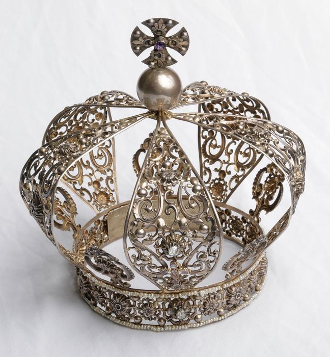 couronne de la statue de la Vierge
