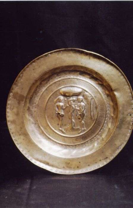 plat de quête : Adam et Eve - © Ministère de la Culture (France), Centre de conservation et de restauration du patrimoine des Pyrénées-Orientales – Tous droits réservés