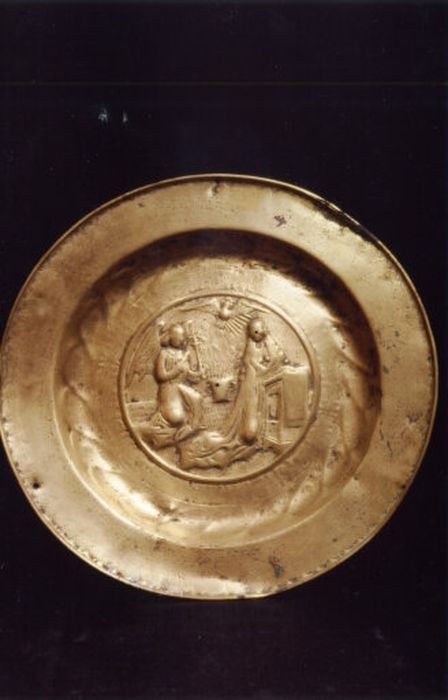 plat de quête : Annonciation (l’) - © Ministère de la Culture (France), Centre de conservation et de restauration du patrimoine des Pyrénées-Orientales – Tous droits réservés