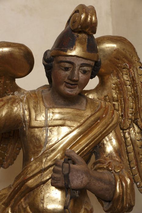 statue : Saint Michel terrassant l'Hérésie, vue partielle - © Ministère de la Culture (France), Centre de conservation et de restauration du patrimoine des Pyrénées-Orientales – Tous droits réservés