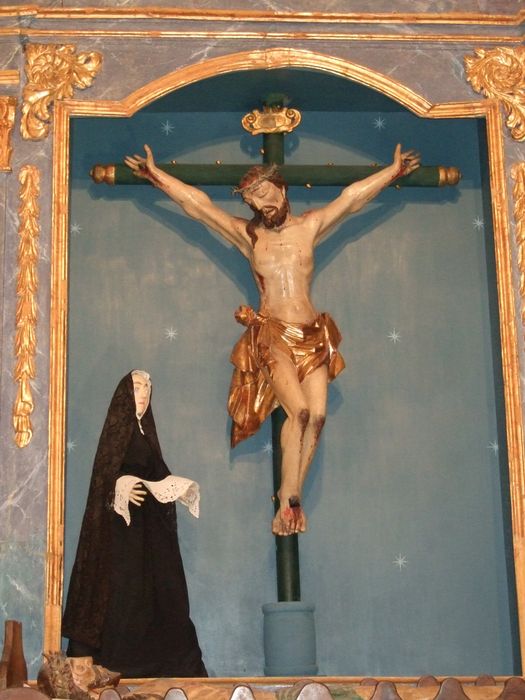 statue : Christ en croix