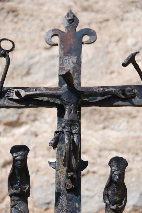 croix de cimetière ou calvaire, détail